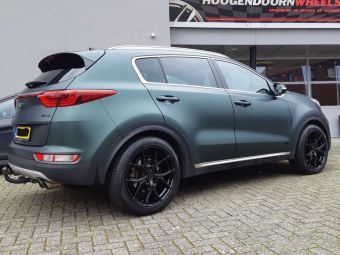 KESKIN KT19N BLACK IN 19 INCH GEMONTEERD ONDER EEN KIA SPORTAGE