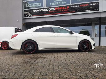 KESKIN VELGEN KT15 SPEED BLACK RED LIP IN 19 INCH GEMONTEERD ONDER EEN MERCEDES CLA AMG 45 