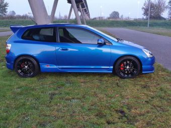 KONIGSRADER VELGEN KR1 BLACK IN 17 INCH GEMONTEERD ONDER EEN HONDA CIVIC