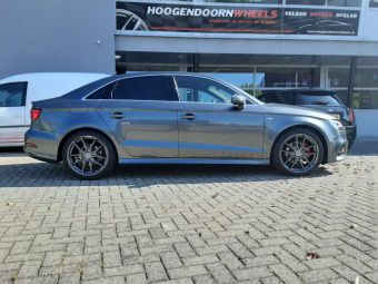 KONIGSRADER KR1 ANTRACIET IN 18 INCH GEMONTEERD ONDER EEN AUDI A3