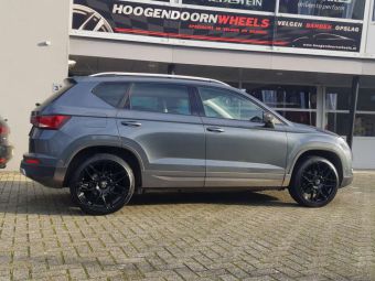 KONIGSRADER K2 BLACK IN 19 INCH GEMONTERD ONDER EEN SEAT ATECA