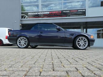 MAK VELGEN MARK GEMONTEERD IN SILVER IN 18 INCH ONDER EEN BMW E36 3 SERIE CABRIO