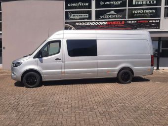 MAK VELGEN SAFARI 6 BLACK GEMONTEERD ONDER EEN MERECDES SPRINTER