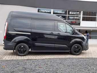 MAK VELGEN STONE BLACK IN 15 INCH GEMONTEERD ONDER EEN FORD TRANSIT CUSTOM 