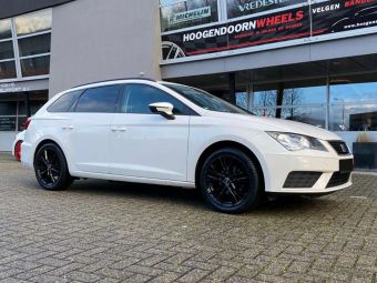 MAK UNION BLACK IN 17 INCH GEMONTEERD ONDER EEN SEAT LEON ST 