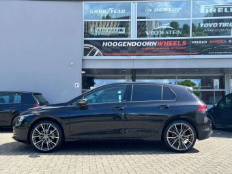 MAK UNION VELGEN IN GUN METAL MIRROR 19 INCH GEMONTEERD ONDER EEN VOLKSWAGEN GOLF VIII