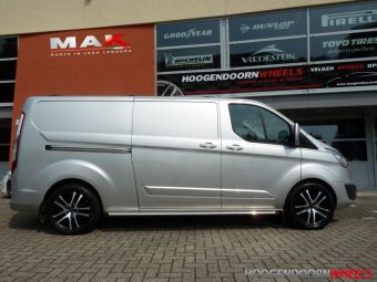 MAK VELGEN ARIA ICE BLACK 18 INCH GEMONTEERD ONDER EEN FORD CUSTOM