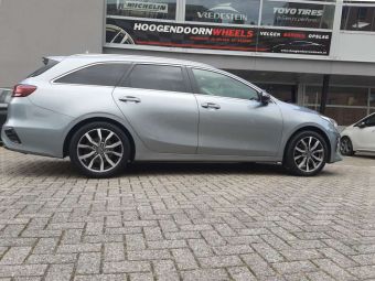 MAK VELGEN HIGHLANDS GUN METAL MIRROR IN 17 INCH GEMONTEERD ONDER EEN KIA CEED 