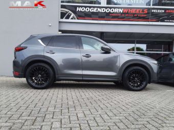 MAK SPECIALE GB IN BLACK EN 19 INCH GEMONTEERD ONDER EEN MAZDA CX-5