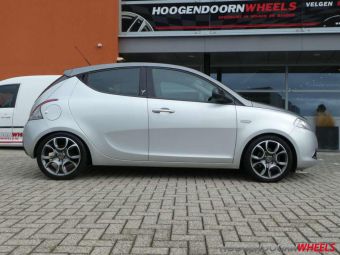 MAK VELGEN TORINO 16 INCH IN ANTRACIET GEPOLIJST GEMONTEERD ONDER EEN LANCIA YPSILON