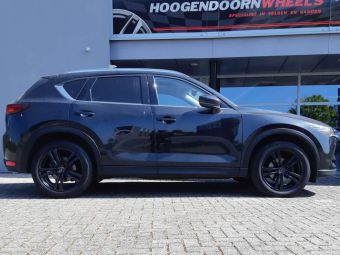 MAK ZENITH MB MATT BLACK IN 19 INCH GEMONTEERD ONDER EEN MAZDA CX-5