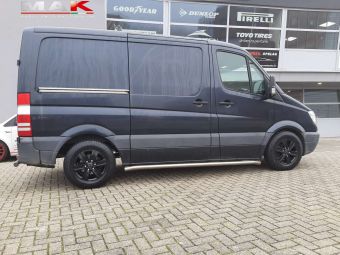 MAK VELGEN STONE6  BLACK ( CUSTOM KLEUR ) IN 16 INCH GEMONTEERD ONDER EEN MERCEDES SPRINTER 