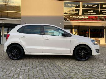 MAK UNION VELGEN BLACK IN 17 INCH GEMONTEERD ONDER EEN VOLKSWAGEN POLO 