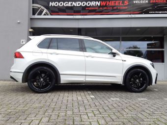 MAM WHEELS MAM A1 IN 19 INCH BLACK GEMONTEERD ONDER EEN VW TIGUAN