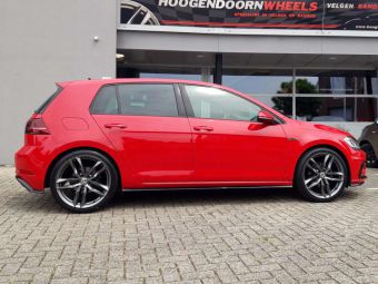 MAM WHEELS RS3 PALLADIUM PAINTED EN IN 19 INCH GEMONTEERD ONDER EEN VW GOLF