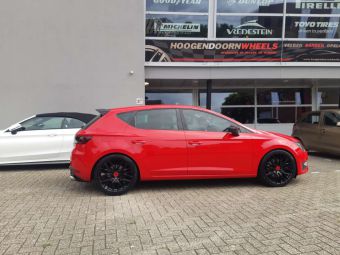 MAM WHEELS MAM RS4 BLACK IN 19 INCH GEMONTEERD ONDER EEN SEAT LEON