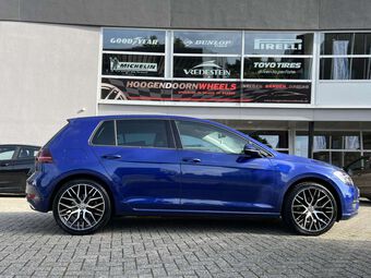 MAM WHEELS MAM RS4 BLACK FRONT POLISHED IN 18 INCH GEMONTEERD ONDER EEN VOLKSWAGEN GOLF VII