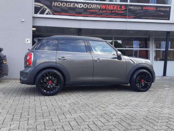 MAM WHEELS RS4 BLACK IN 19 INCH GEMONTEERD ONDER EEN MINI COUNTRYMAN