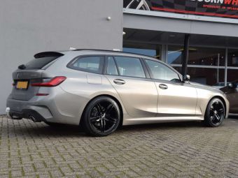 MAM VELGEN RS3 BLACK IN 18 INCH GEMONTEERD ONDER EEN BMW 3 SERIE