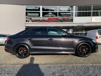 MAM WHEELS RS4 BLACK  IN 19 INCH GEMONTEERD ONDER EEN AUDI A3 LIMOUSINE