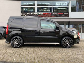 MAM WHEELS RS4 IN 19 INCH BLACK POLISHED GEMONTEERD ONDER EEN MERECDES CITAN 