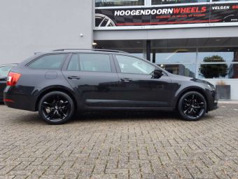 MAM WHEELS RS3 BLACK IN 18 INCH GEMONTEERD ONDER EEN SKODA OCTAVIA