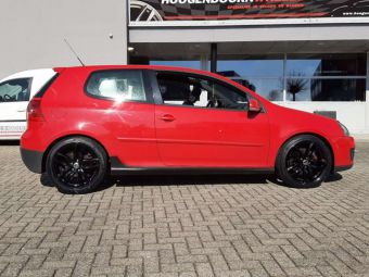 MEISTERWERK MW08 18 INCH BLACK GEMONTEERD ONDER EEN VOLKSWAGEN GOLF