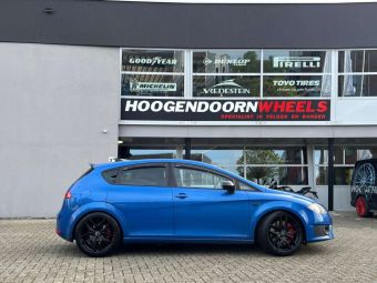 MEISTERWERK MW02 MATT BLAK IN 19 INCH GEMONTEERD ONDER EEN SEAT LEON