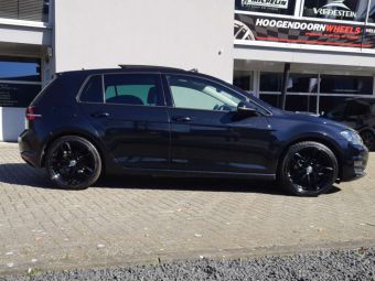 MEISTERWERK VELGEN MW08 BLACK IN 18 INCH GEMONTEERD ONDER EEN VW GOLF 