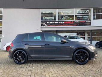 MEISTERWERK VELGEN MW08 IN 19 INCH EN BLACK GEMONTEERD ONDER EEN VW GOLF