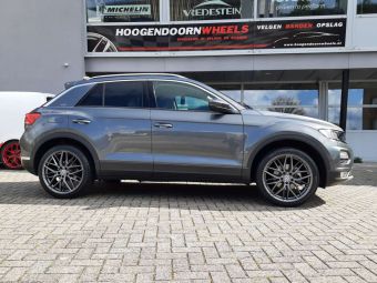 MEISTERWERK VELGEN MW14 19 INCH MATT GREY GEMONTEERD ONDER EEN VW T-ROC 