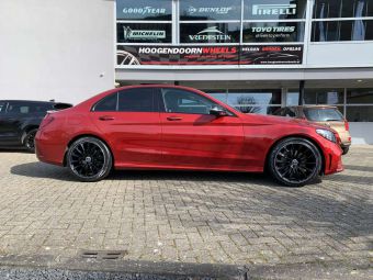 GMP ITALY STELLAR IN 19 INCH BREEDSET BLACK POLISHED LIP GEMONTEERD ONDER EEN MERCEDES C KLASSE 