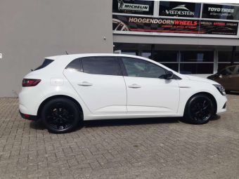 MONACO CL2 BLACK IN 16 INCH GEMONTEERD ONDER EEN RENAULT MEGANE