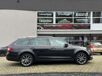 MONACO CL2 ANTHRACITE IN 17 INCH GEMONTEERD ONDER EEN SKODA OCTAVIA