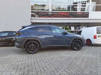 MONACO CL2 BLACK IN 18 INCH GEMONTEERD ONDER EEN HYUNDAI TUCSON