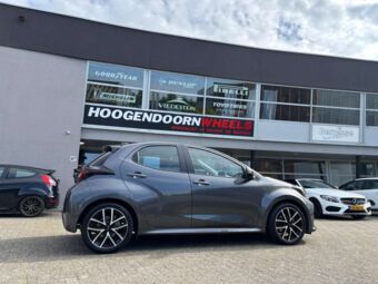 MONACO CL2 BLACK POLISHED IN 17 INCH GEMONTEERD ONDER EEN TOYOTA AYGO