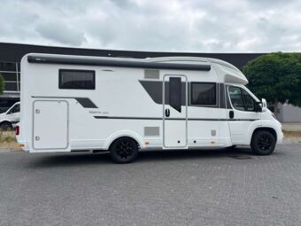 MONACO CL2T ZWART GLANS IN 16 INCH GEMONTEERD ONDER EEN CITROEN JUMPER