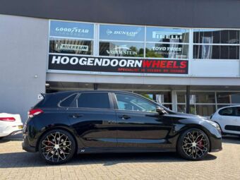 MONACO FF3 BLACK POLISHED IN 19 INCH GEMONTEERD ONDER EEN HYUNDAI I30N