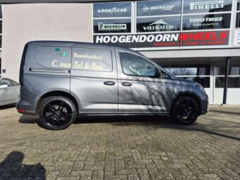 MONACO GP1 BLACK IN 19 INCH GEMONTEERD ONDER EEN VOLKSWAGEN CADDY