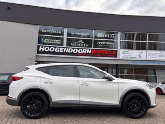 MONACO GP11 BLACK IN 19 INCH GEMONTEERD ONDER EEN CUPRA FORMENTOR