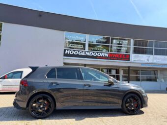 MONACO GP16 BLACK IN 19 INCH GEMONTEERD ONDER EEN VOLKSWAGEN GOLF VIII