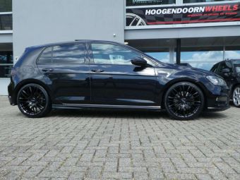 MONACO WHEELS GP2 BLACK IN 19 INCH GEMONTEERD ONDER EEN VW GOLF