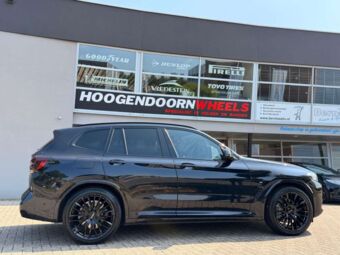 MONACO GP2 IN 21 INCH ZWART GEMONTEERD ONDER EEN BMW IX3