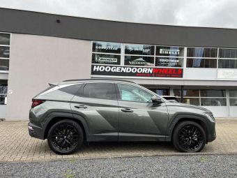 MONACO GPX BLACK IN 19 INCH GEMONTEERD ONDER EEN HYUNDAI TUCSON