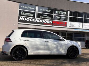 MONACO GPX BLACK IN 19 INCH GEMONTEERD ONDER EEN VOLKSWAGEN GOLF