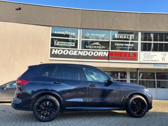 MONACO GPX BLACK IN 21 INCH GEMONTEERD ONDER EEN BMW X5