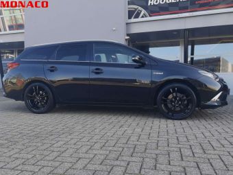 MONACO CL1 BLACK IN 18 INCH GEMONTEERD ONDER EEN TOYOTA AURIS 