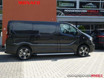 MONACO VELGEN GP 4 ZWART GEPOLIJST IN 18 INCH GEMONTEERD ONDER EEN OPEL VIVARO