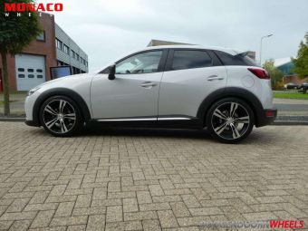 MONACO VELGEN GP ZWART GEPOLIJST IN 19 INCH GEMONTEERD ONDER EEN MAZDA CX-3 