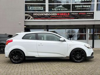 MONACO GP2 BLACK IN 18 INCH GEMONTEERD ONDER EEN KIA CEED